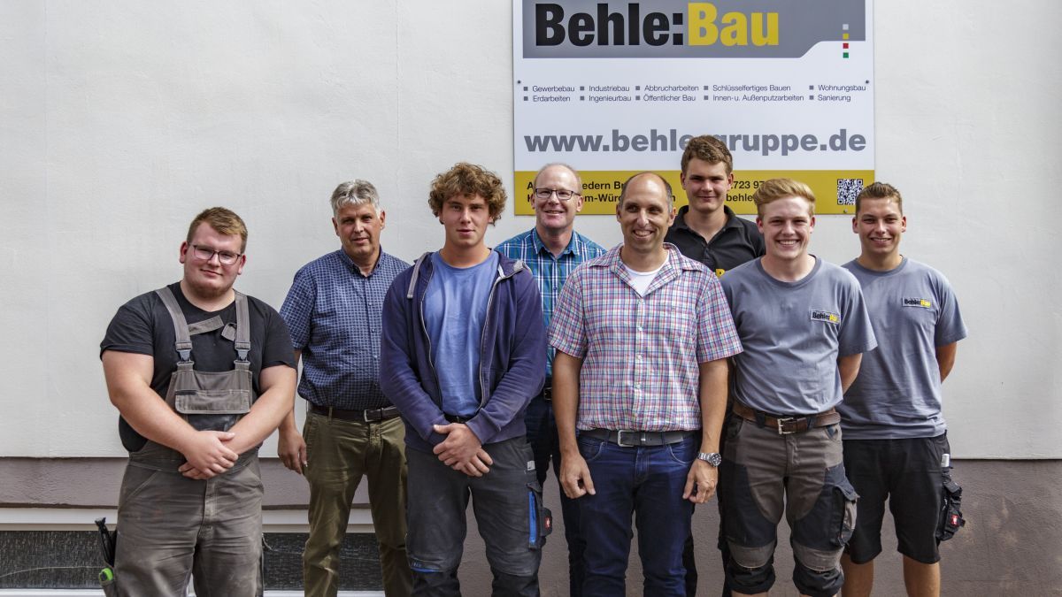 Die Firma  Egon Behle Bauunternehmung GmbH und Co. KG wurde zum Ausbildungsbetrieb des Jahres ausgezeichnet. von privat