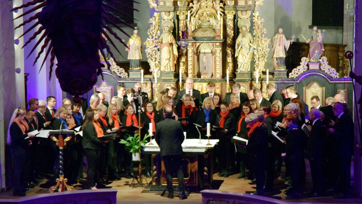 Mit dem irischen Segensgruß verabschiedeten sich die Möllmicker Sänger in der Wendener Pfarrkirche. von privat