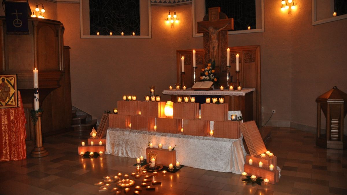 Viele Kerzen erleuchteten die Erlöserkirche in Attendorn. von privat