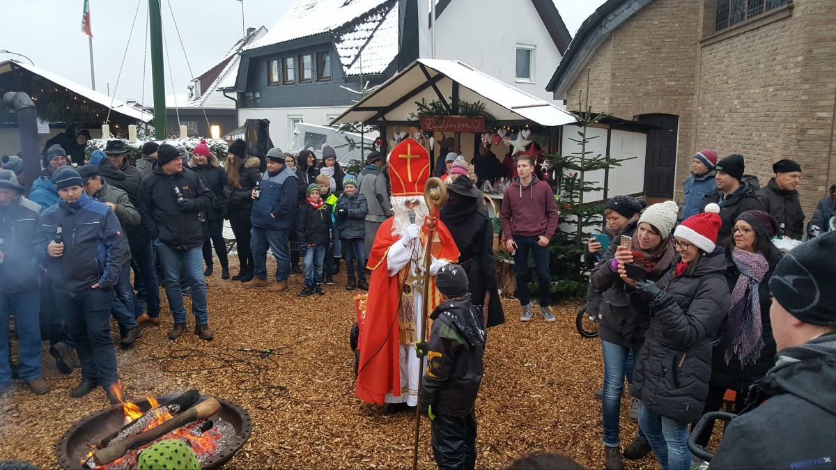 Der Nikolaus stattet wieder einen Besuch in Frenkhausen ab. von privat