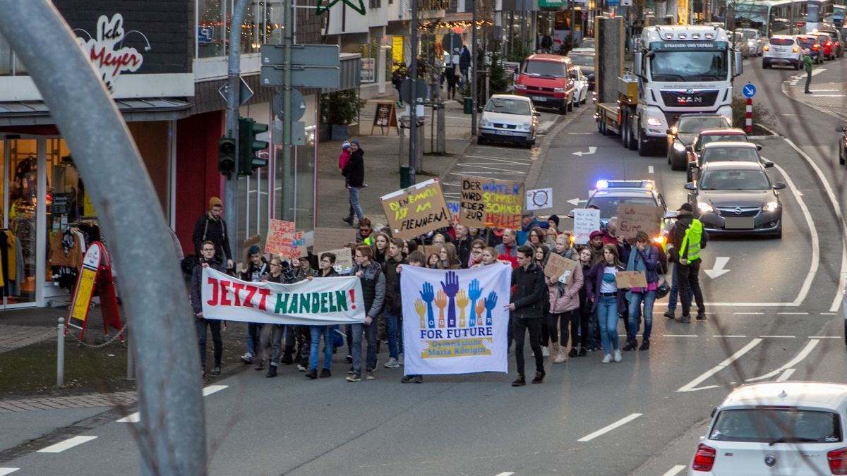 Auch in Lennestadt gingen wieder Bürger auf die Straße. von LokalPlus