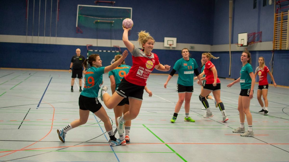 Die Drolshagener Handball-Damen hoffen beim letzten Heimspiel 2019 gegen Halingen noch einmal auf die Unterstützung der Zuschauer. von privat