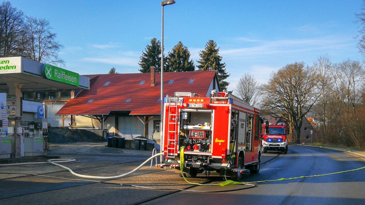 Zu einem Brand an einer Tankstelle rückte die Feuerwehr Wenden am Donnerstagmittag aus. von Feuerwehr Wenden