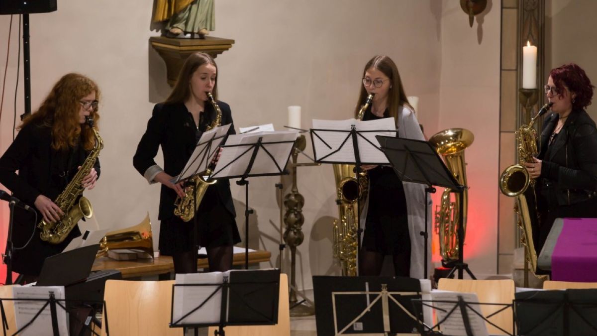 Ein stimmungsvolles und abwechslungsreiches Konzert bot der Musikverein Rhode den Zuhörern in der örtlichen Kirche. von R. Skutnik
