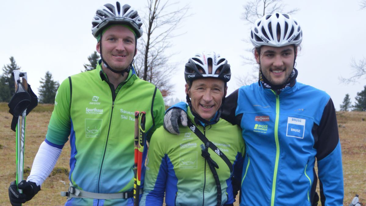 Antonius Schmalor, Karl Haak und Benjamin Selter (von links) begaben sich auf Roll-Skiern zum Kahlen Asten. von privat
