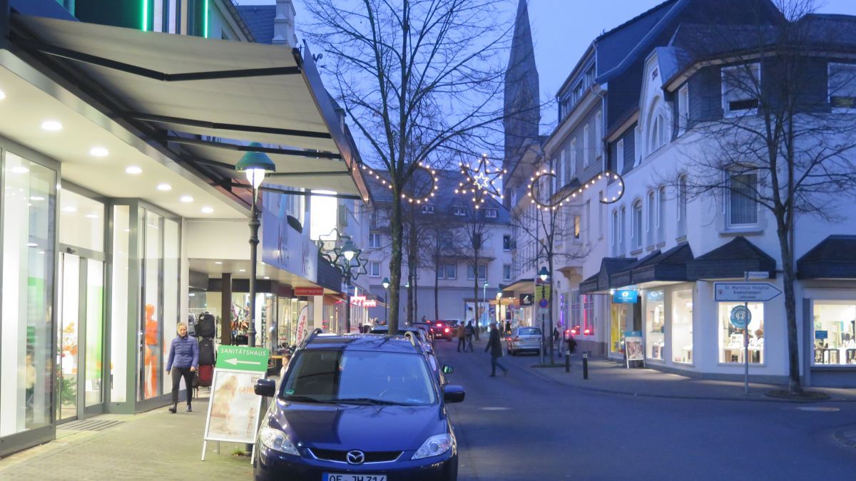 Sechs Einzelhändler laden wieder zum Verweilen in ihren Geschäften an der Kurfürst-Heinrich-Straße in Olpe ein. von Wolfgang Schneider