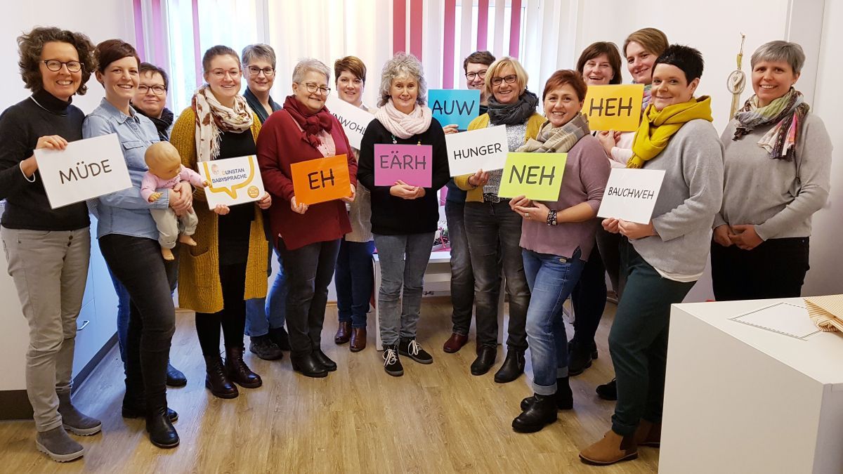 15 Hebammen und Krankenschwestern des Lennestädter St.-Josefs-Hospitals haben jetzt an dem Workshop teilgenommen. von privat