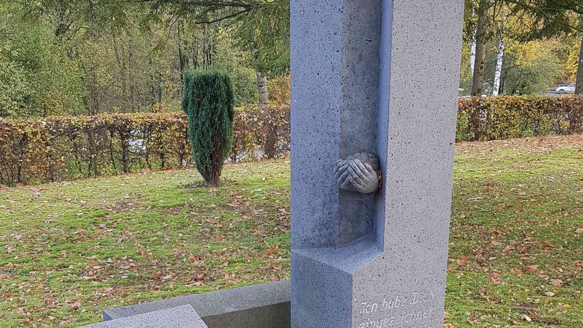 Die Gedenkstele auf dem Wendener Friedhof wurde vor zwölf Jahren eingeweiht. von privat