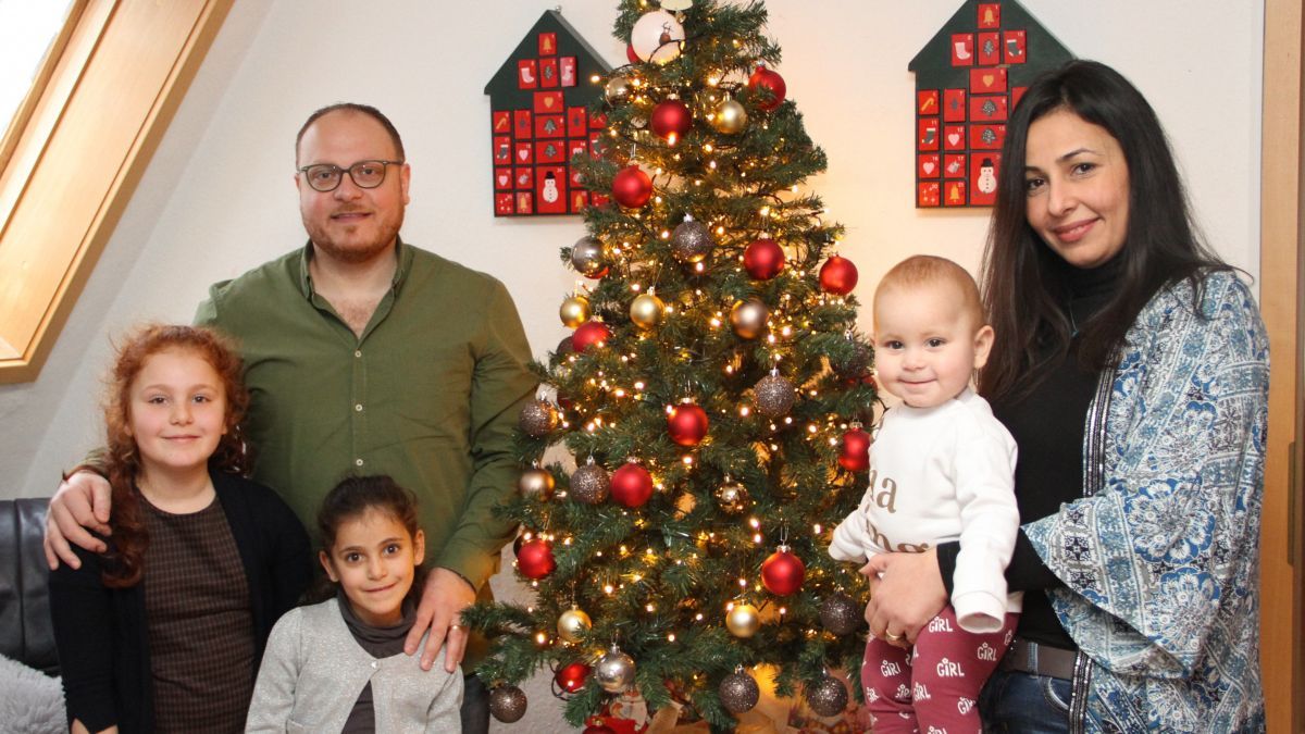 Familie Sayess freut sich auf Weihnachten - auch wenn die Eltern Naim und Paola gerade beim Fest der Liebe ihre Familien und die alte Heimat besonders vermissen. von Kerstin Sauer