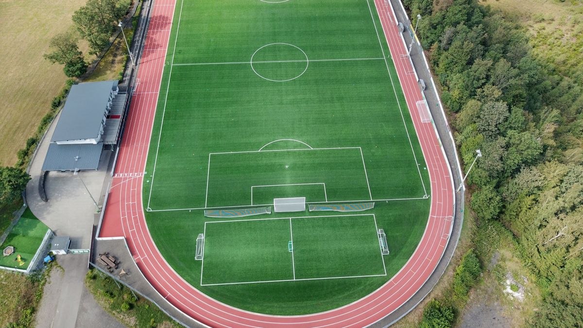 Für den Ausbau von Sportstätten (hier die Anlage des FSV Gerlingen) gibt es bald Fördermittel des Landes. von Symbol Nils Dinkel