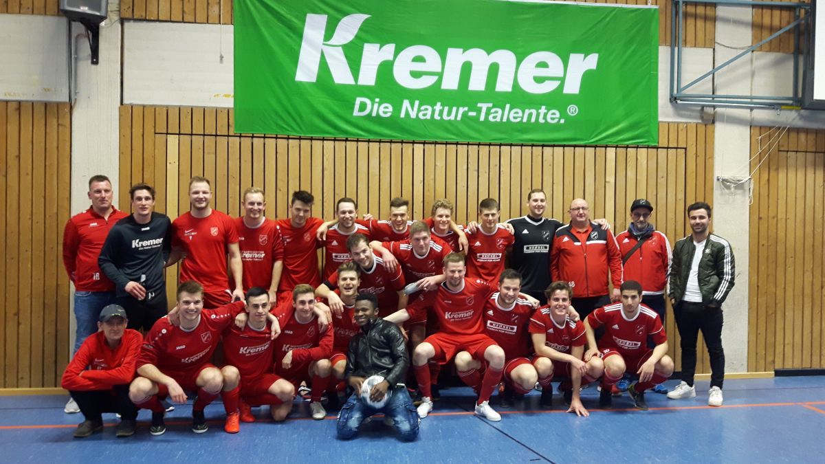 Die erste Mannschaft des FC Lennestadt hat wieder den Titel verteidigt und holte sich den ersten Platz. von privat