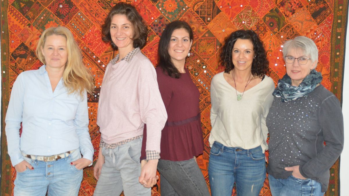 Gina Lacirignola (zweite von links) und Valeria Mauro (mitte) mit Stephanie Vetter, Andigoni Koromila und Hiltrud Stuff (von links). von Nicole Voss