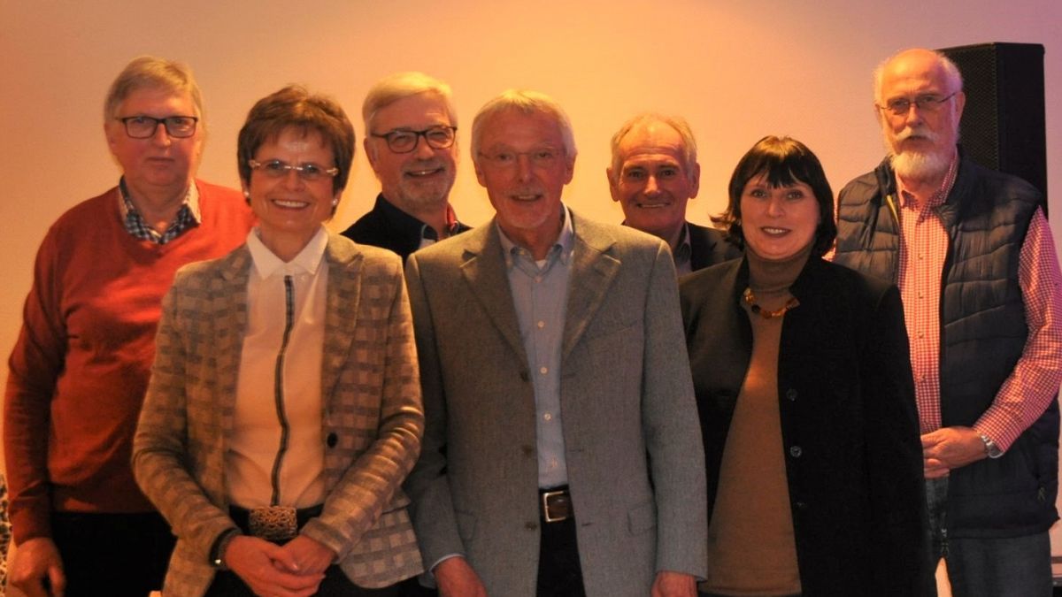 Der Vorstand der Seniorenunion Attendorn mit seinem Vorsitzenden Klaus Böckeler (mitte). von Karl-Hermann Ernst