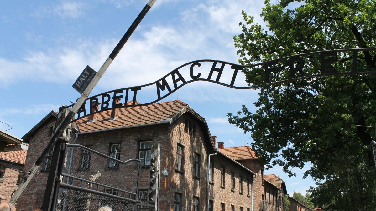 Der Heimatverein für das Drolshagener Land greift regelmäßig auch die dunklen Seiten unserer Geschichte auf, wie bei der Exkursion zum Vernichtunslager Auschwitz 2016. von Heimatverein Drolshagen