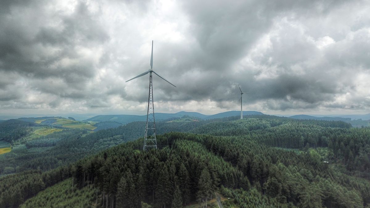 Auch das Thema Windkraftanlagen im Gemeindegebiet kommt in Heinsberg auf den Tisch. von Symbol Nils Dinkel