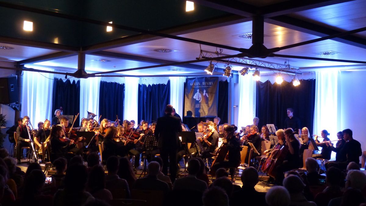 Das Städtische Gymnasiums Olpe begeisterte mit einem Orchesterkonzert im Schulforum. von privat