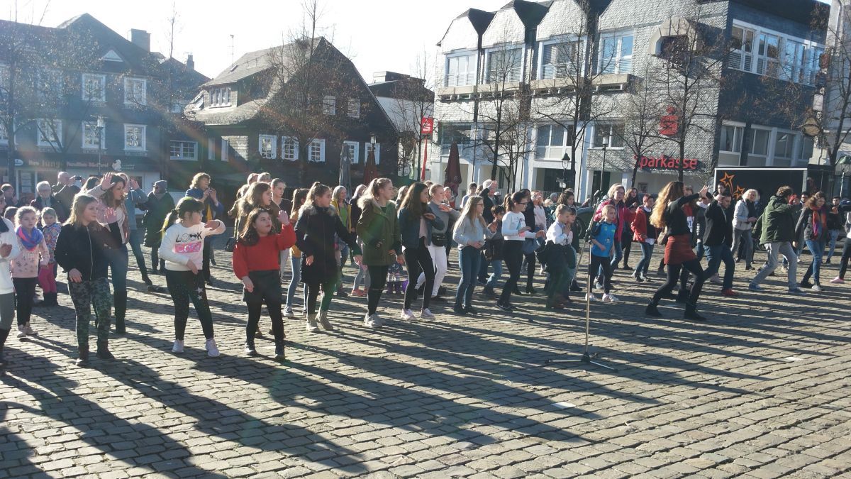 Tanz-Demonstration findet wieder auf dem Marktplatz statt. von privat