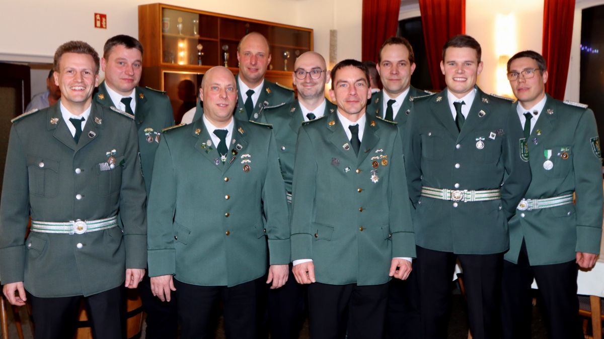 Die wiedergewählten Vorstandsmitglieder der Schützenbruderschaft Lenhausen. von privat