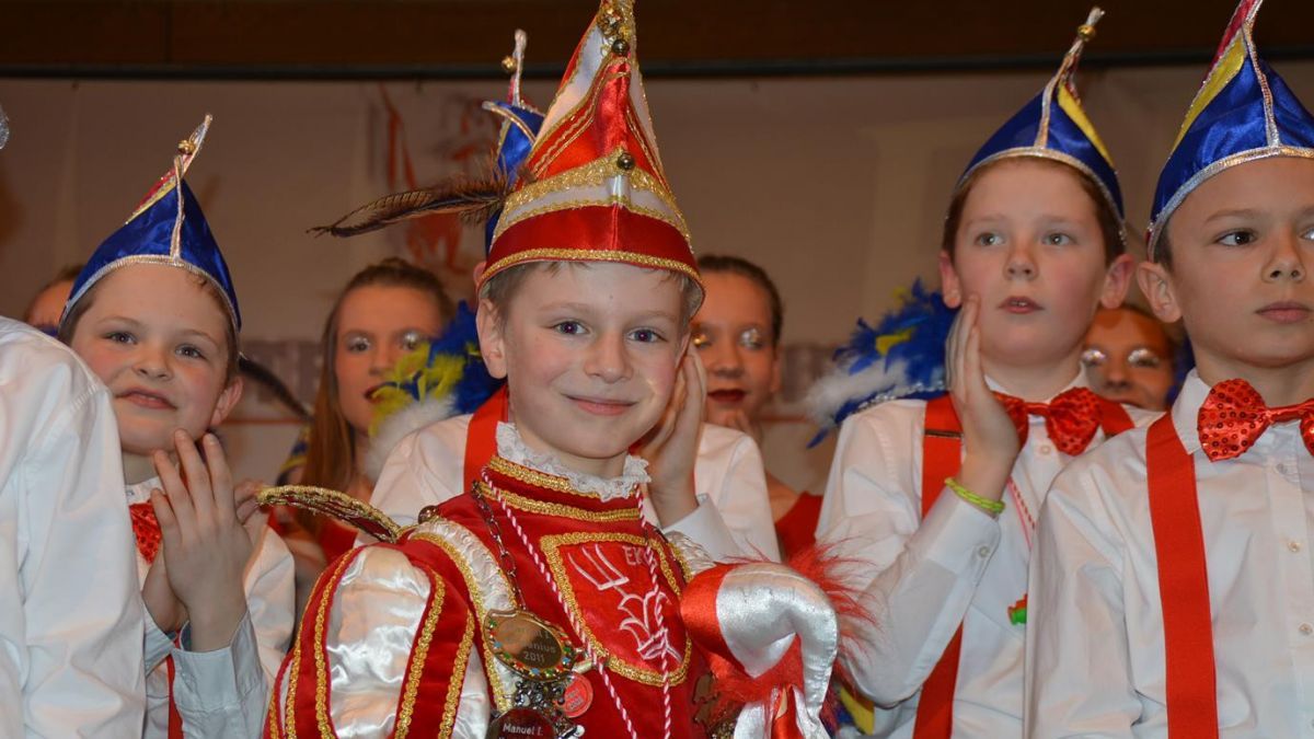 Kinderprinz Piet I. (Büdenbender) dankt beim Kinderkarneval ab. von privat