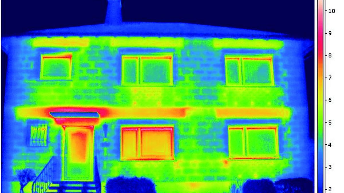 Die Thermografie-Aufnahmen zeigen die energetischen Schwachstellen eines Hauses. von Bigge Energie