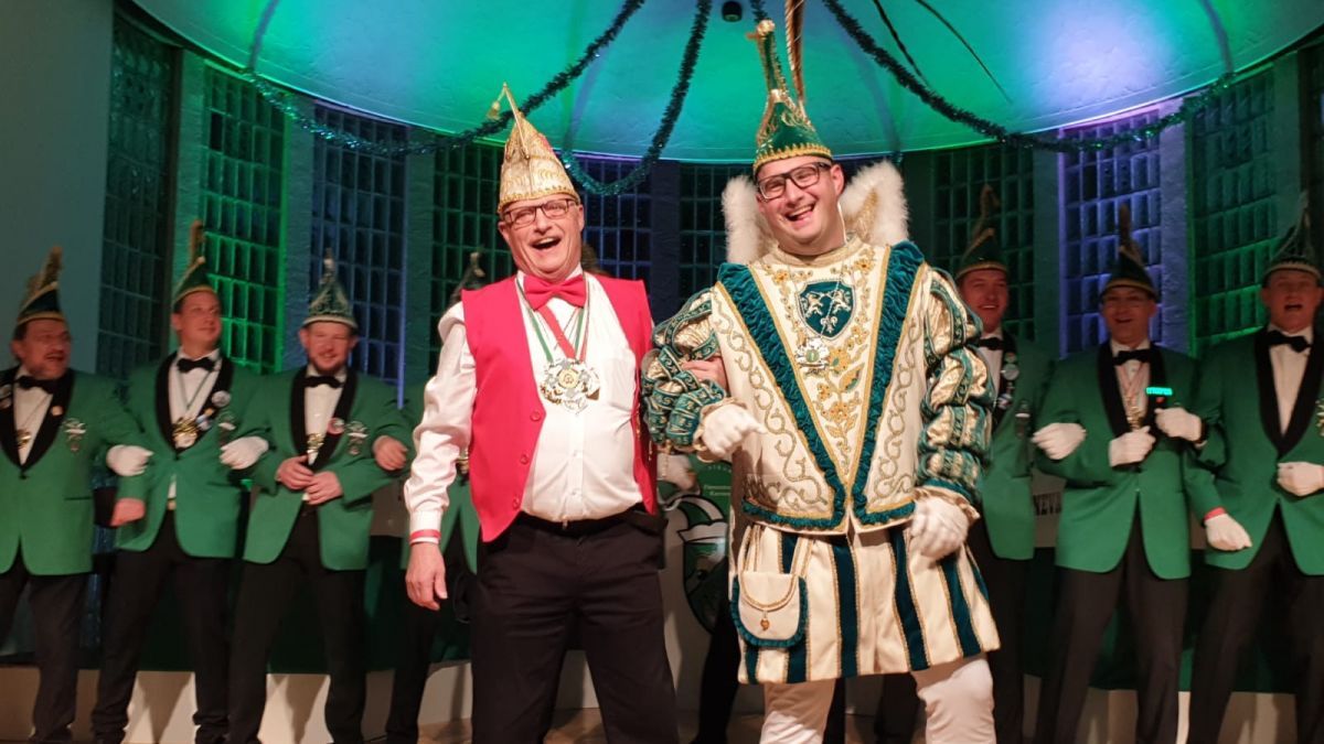 Karneval liegt ihnen im Blut: Finnentrops Prinz Philipp I. (Bischoff) und Papa Paul, der schon zwei Mal in Lenhausen regierte. von Nicole Voss
