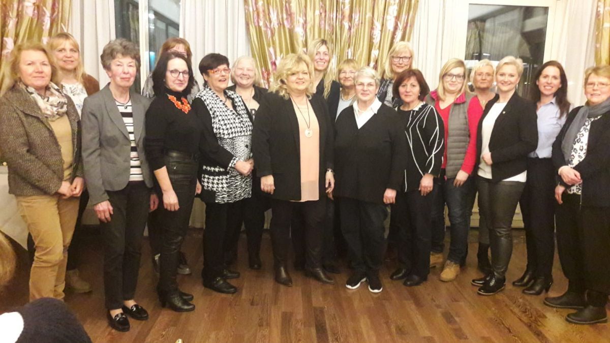 Der neu gewählte Vorstand der Frauen Union Bezirk Südwestfalen sowie die Gastrednerin Anke Fuchs-Dreisbach (MdL, vordere Reihe, 3. von links). von privat