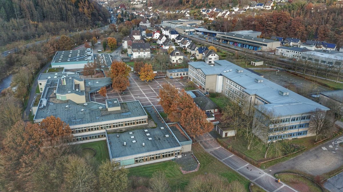 Auch am Meggener Standort der Sekundarschule Hundem-Lenne findet ab sofort kein Unterricht mehr statt. von Symbol Nils Dinkel