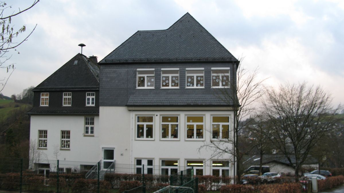 Das Stadtarchiv sowie die Landeskundliche Bibliothek ziehen in das Gebäude der Elsper Grundschule. von privat