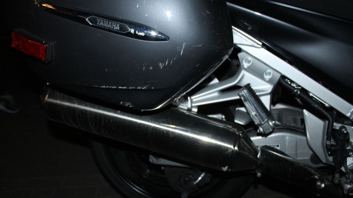 Die Motorräder wurden bei der Kollision beschädigt. von Polizei