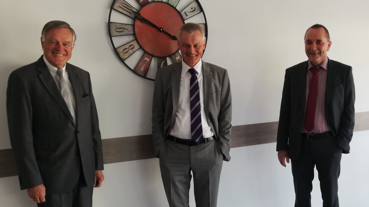 von links: Felix Hensel (Präsident IHK), Klaus Gräbener (Hauptgeschäftsführer IHK) und Klaus Fenster (Geschäftsführer IHK). von Adam Fox
