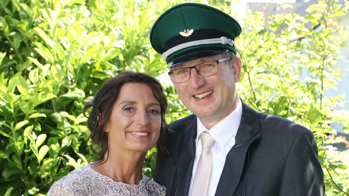 Das Thieringhauser Königspaar Georg Scheiwe und Monika Vogt amtiert bis 2021. von privat