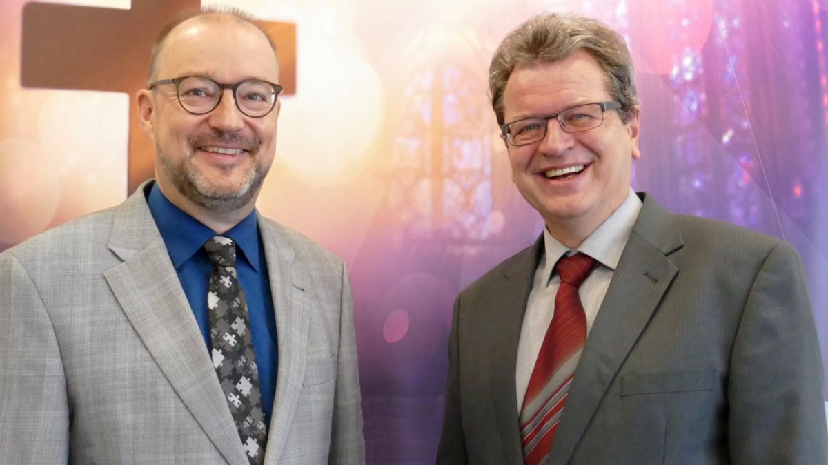 Die beiden Superintendenten-Kandidaten, Pfarrer Dr. Christof Grote (links) und Pfarrer Martin Pogorzelski. von EKKLP