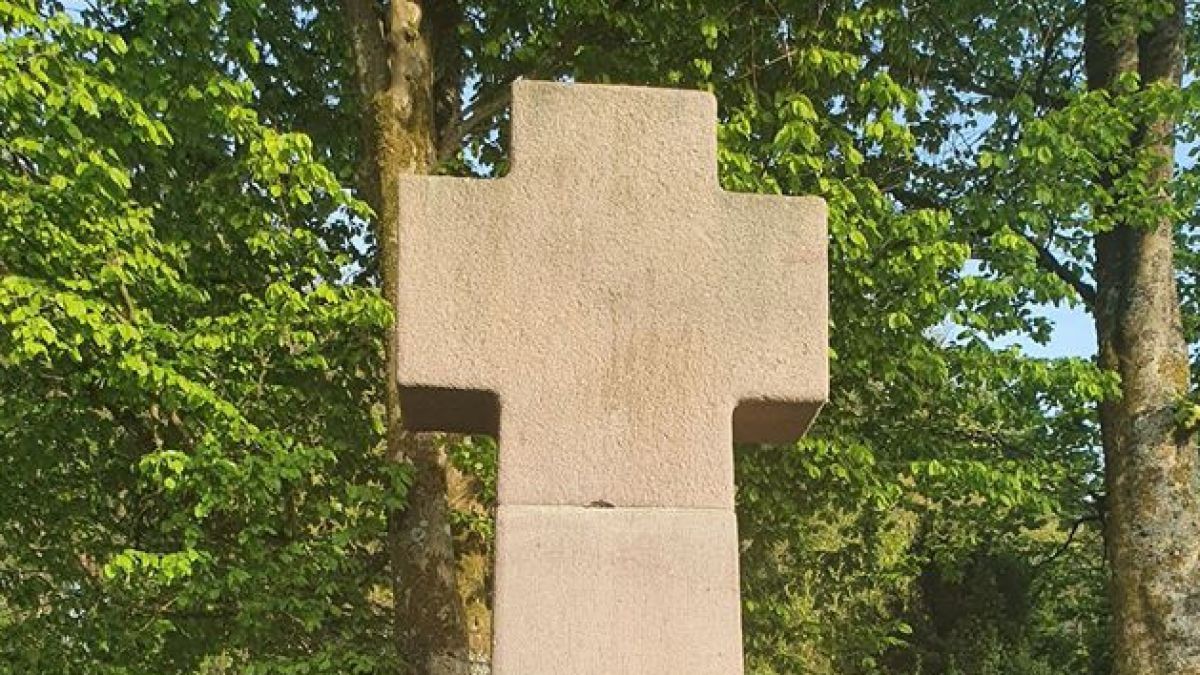 Das Ehrenmal in Würdinghausen erinnert an die Opfer von Krieg und Gewalt. von privat