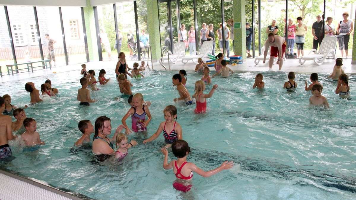 Auf den Schwimmspaß im Oberhundemer Hallenbad müssen die Kinder und Erwachsenen noch warten. von Kerstin Sauer