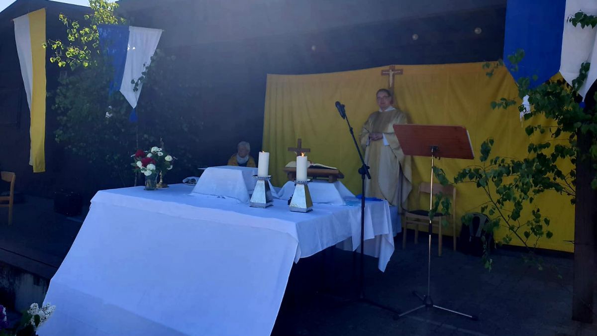 Vikar Michael Kammradt zelebrierte den Freiluftgottesdienst in Rhode. von privat