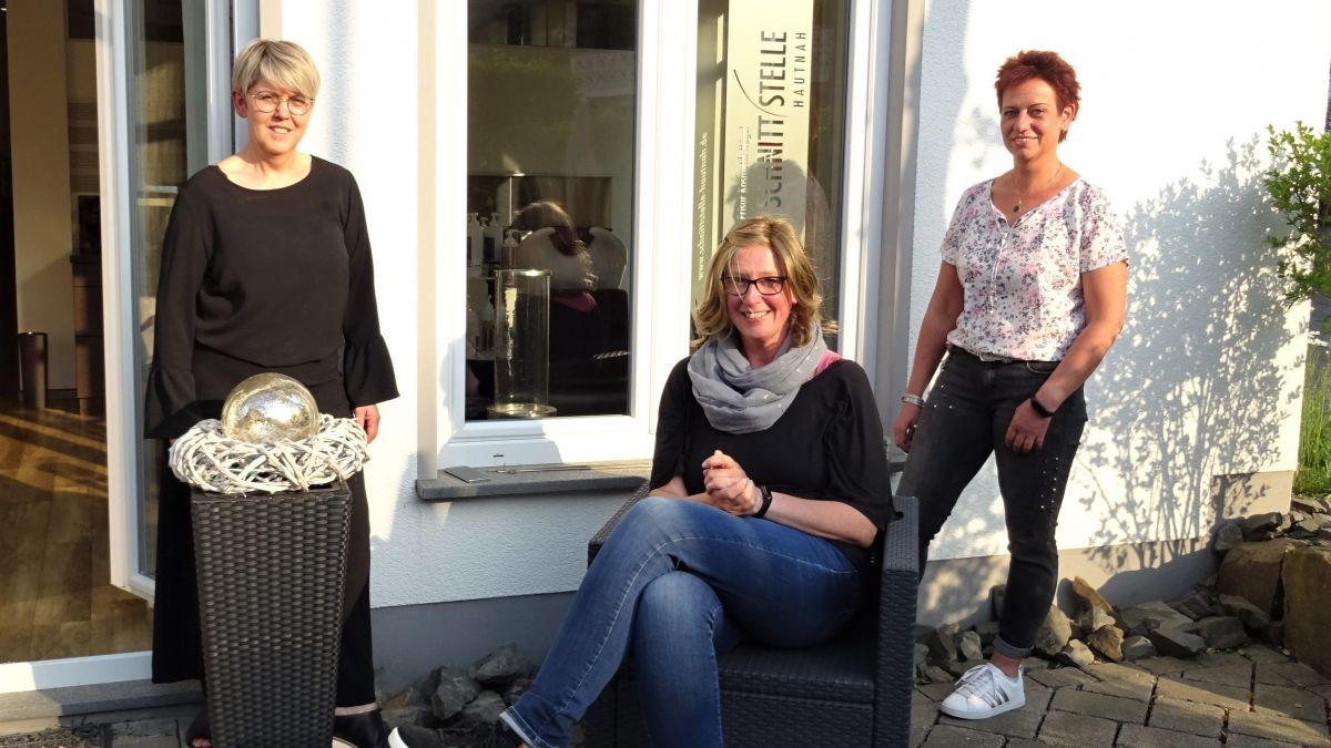 Birgit Gerhard-Hoberg, Gaby Huperz und Miriam Klünker trafen sich am Salon Schnittstelle in Oberveischede. von Sigrid Mynar