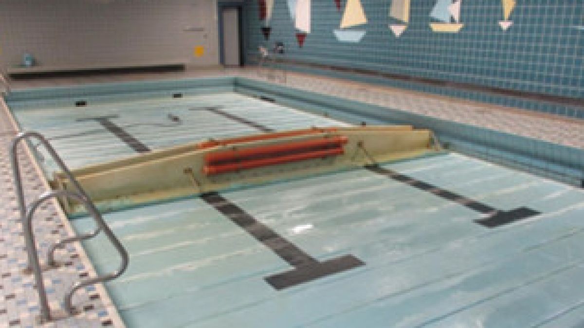 Der Hubboden im Lehrschwimmbecken Fretter soll laut Ratsbeschluss erneuert werden. von privat