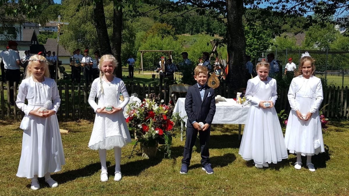 Eine andere, aber dafür besondere Erstkommunion erlebten (v.l.) Milena Ellmann, Joi Augustine Heite, Jakob Heite, Lena Dettmer und Dana Alex Schulte. von privat