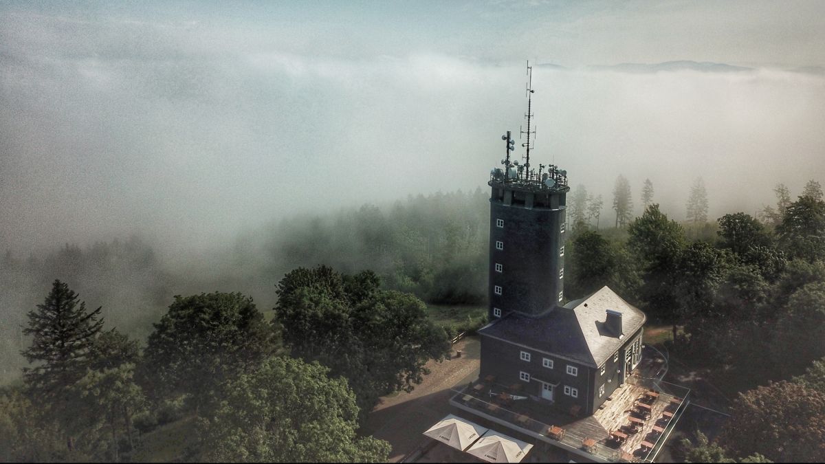 Das Fachgespräch auf der Hohen Bracht kann aufgrund der Einschränkungen in Bezug auf die Corona-Pandemie nicht öffentlich stattfinden, wird aber im Internet übertragen. von Symbol Nils Dinkel