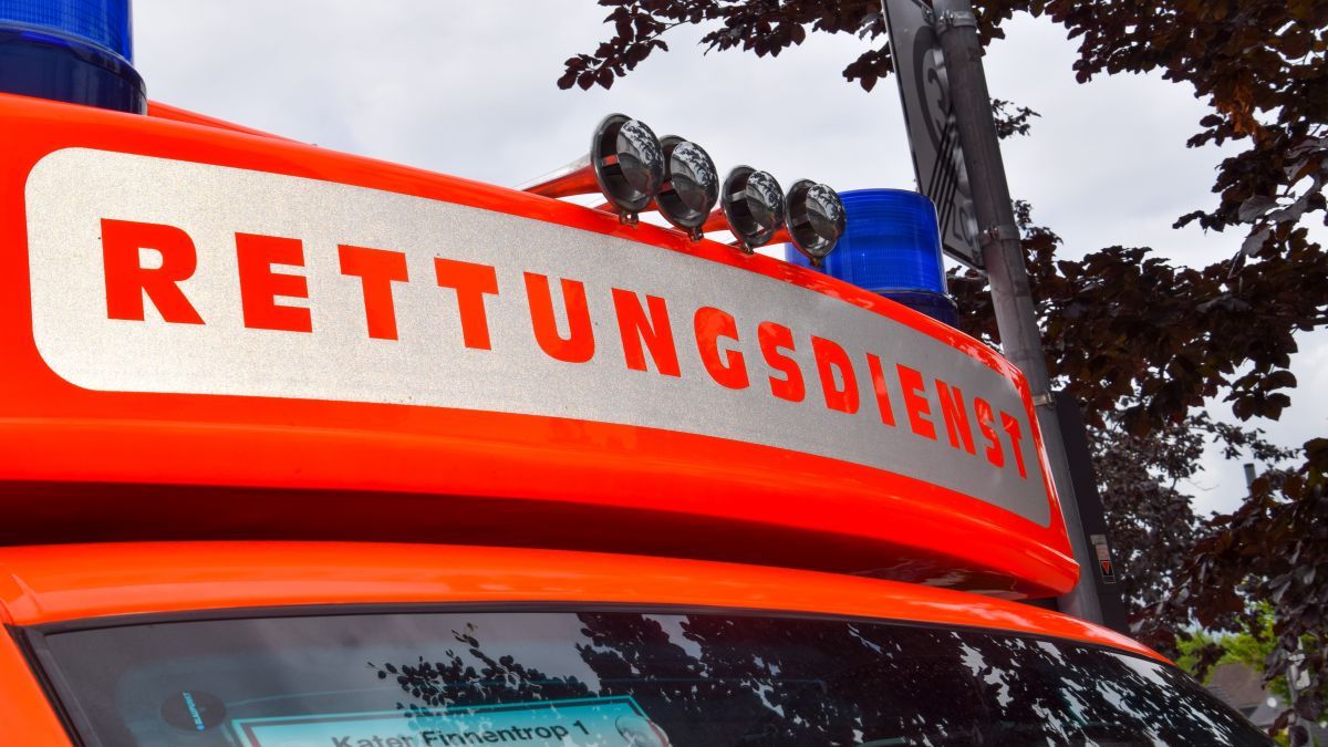 Der Rollerfahrer wurde mit dem Rettungswagen ins Krankenhaus gebracht.