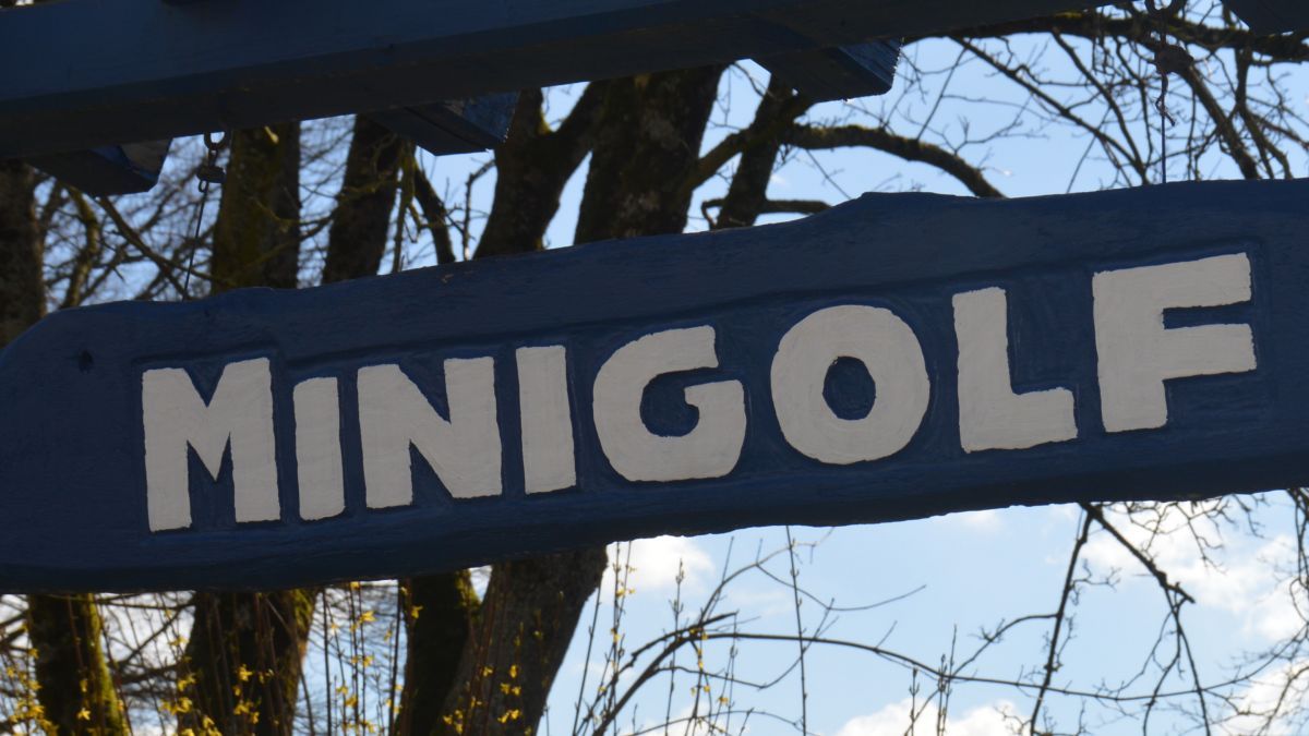 Minigolfspielen ist eines der Angebote des Jugendzentrums Attendorn. von Nicole Voss