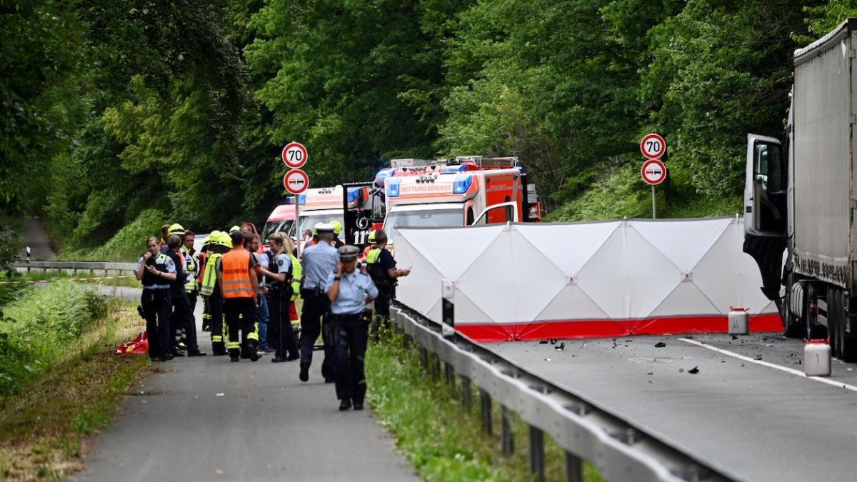 Auf der L 512 bei Sondern kam es zu einem tödlichen Verkehrsunfall. von Markus Klümper