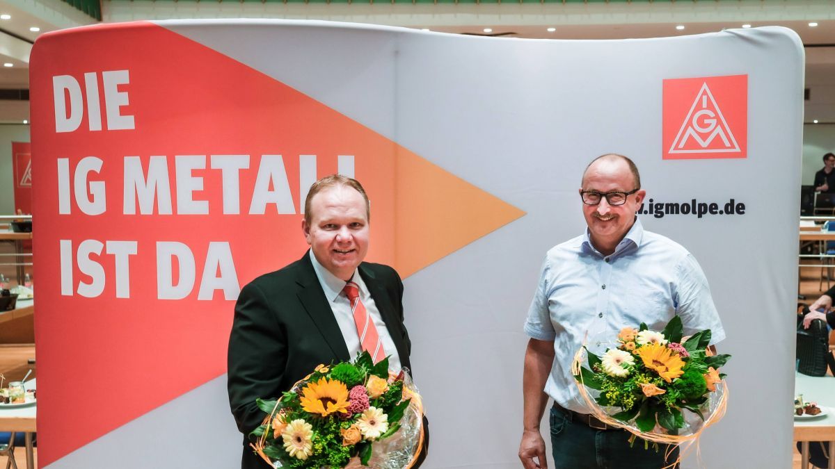 Der 1. Bevollmächtigte der IG Metall, André Arenz und der 2. 2. Bevollmächtigte Stefan Köster nach ihrer Wiederwahl. von privat