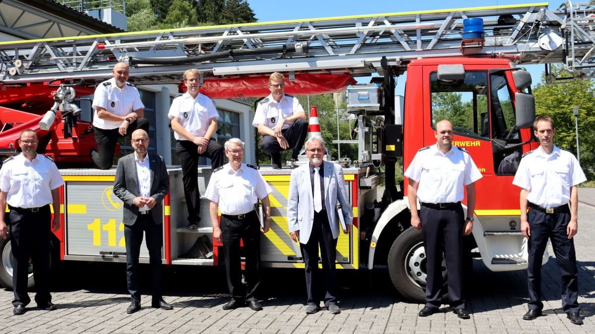 Dirk Nebeling, Leiter der Feuerwehr (li.) und sein Team stellten die Planung für das Jubiläumsjahr vor. von Rüdiger Kahlke