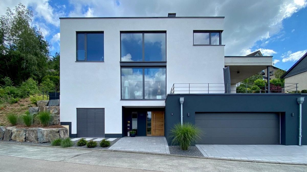 Nicole Kleine vom Architekturbüro TATORT in Attendorn plant für Bauherren sowohl Gebäude als auch Innenräume. von Architekturbüro TATORT