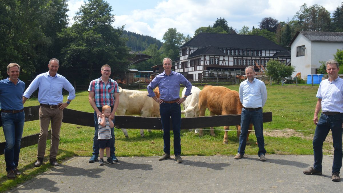 Nach der angeregten Diskussion gab es zufriedene Gesichter bei den Landwirten und den Politikern, die versprachen, die Anliegen mit in den Bundes- und den Landtag zu nehmen. von Nicole Voss
