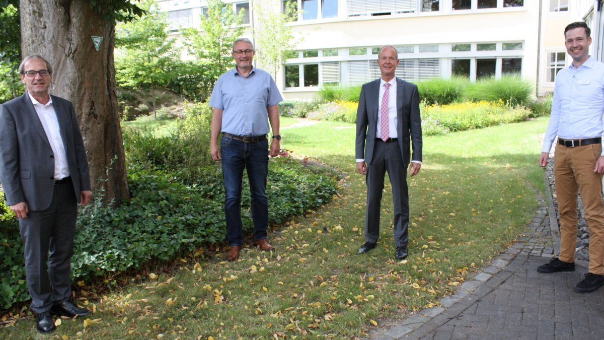 Sprachen über die Corona-Lage (von links): Johannes Schmitz, Frank Japes, Kreisdirektor Theo Melcher und Dr. Volker Seifarth. von Kreis Olpe