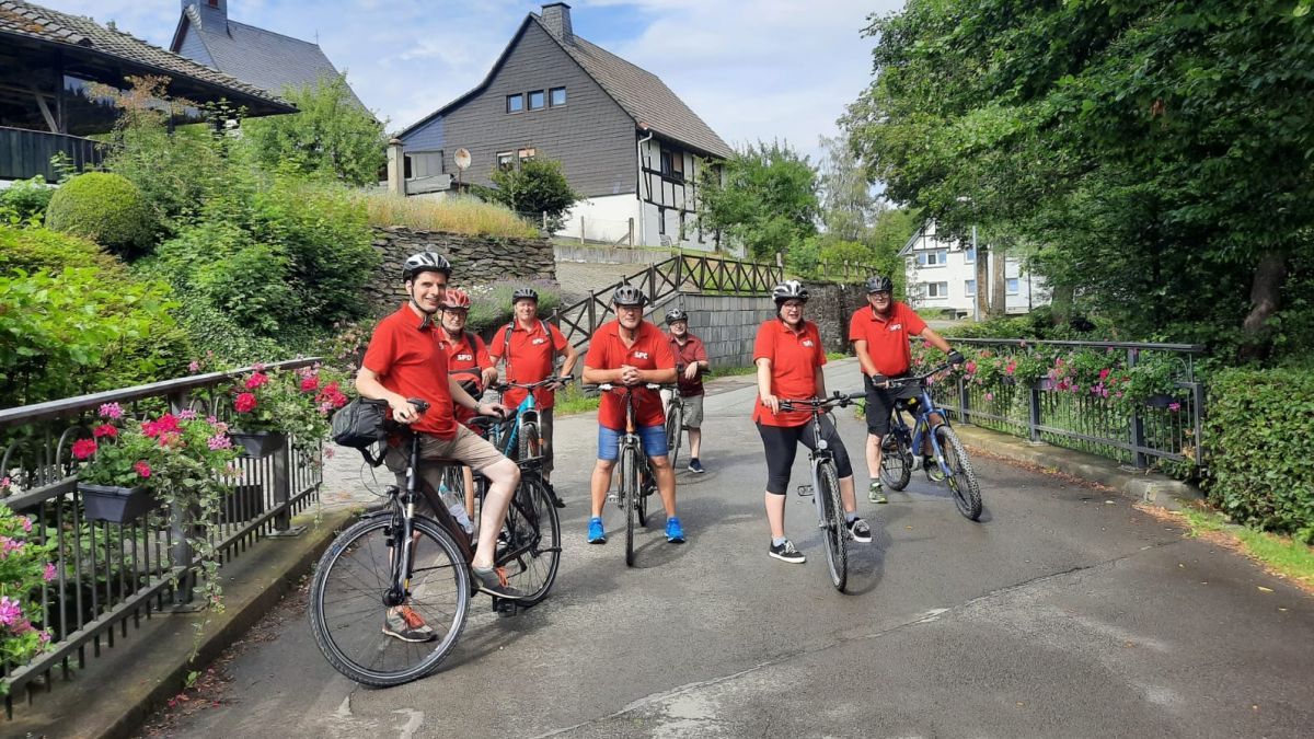 Mit dem Fahrrad machte sich die SPD-Fraktion auf den Weg. von privat