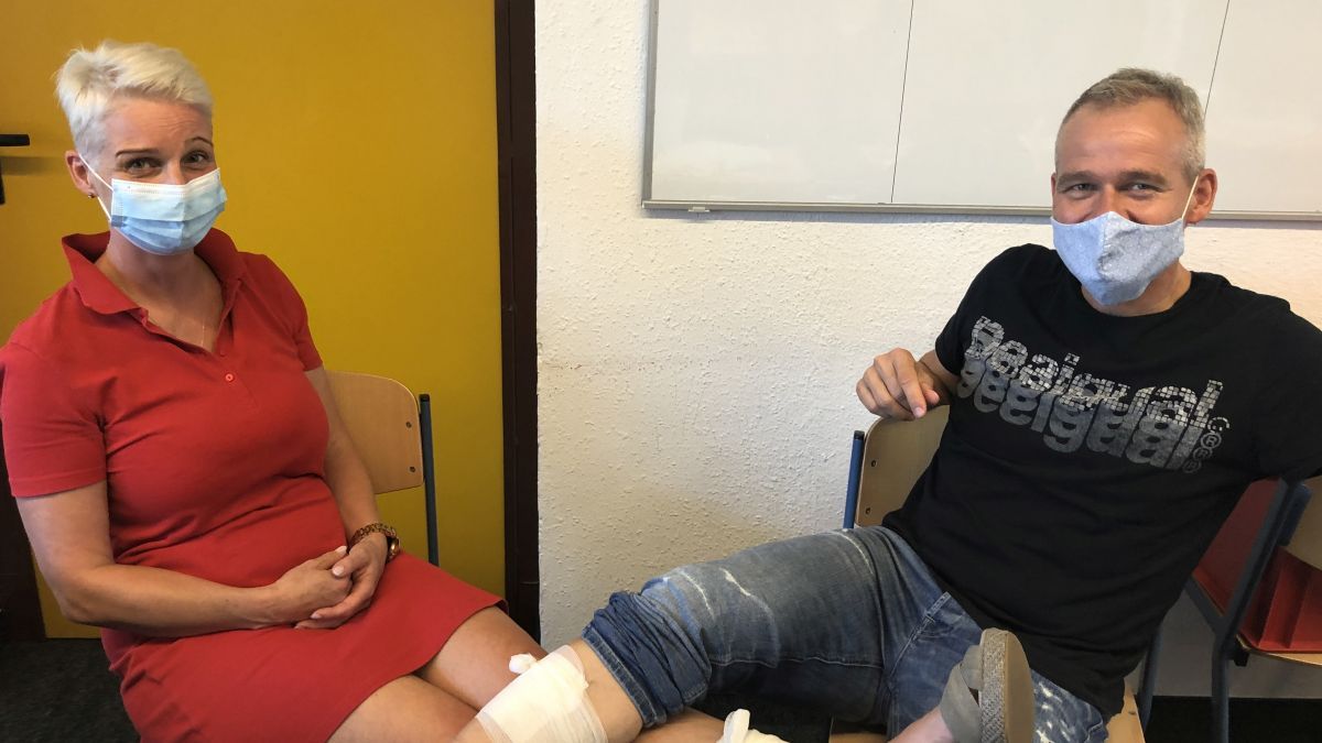 Einen Druckverband anlegen gehörte zur Ausbildung. von privat