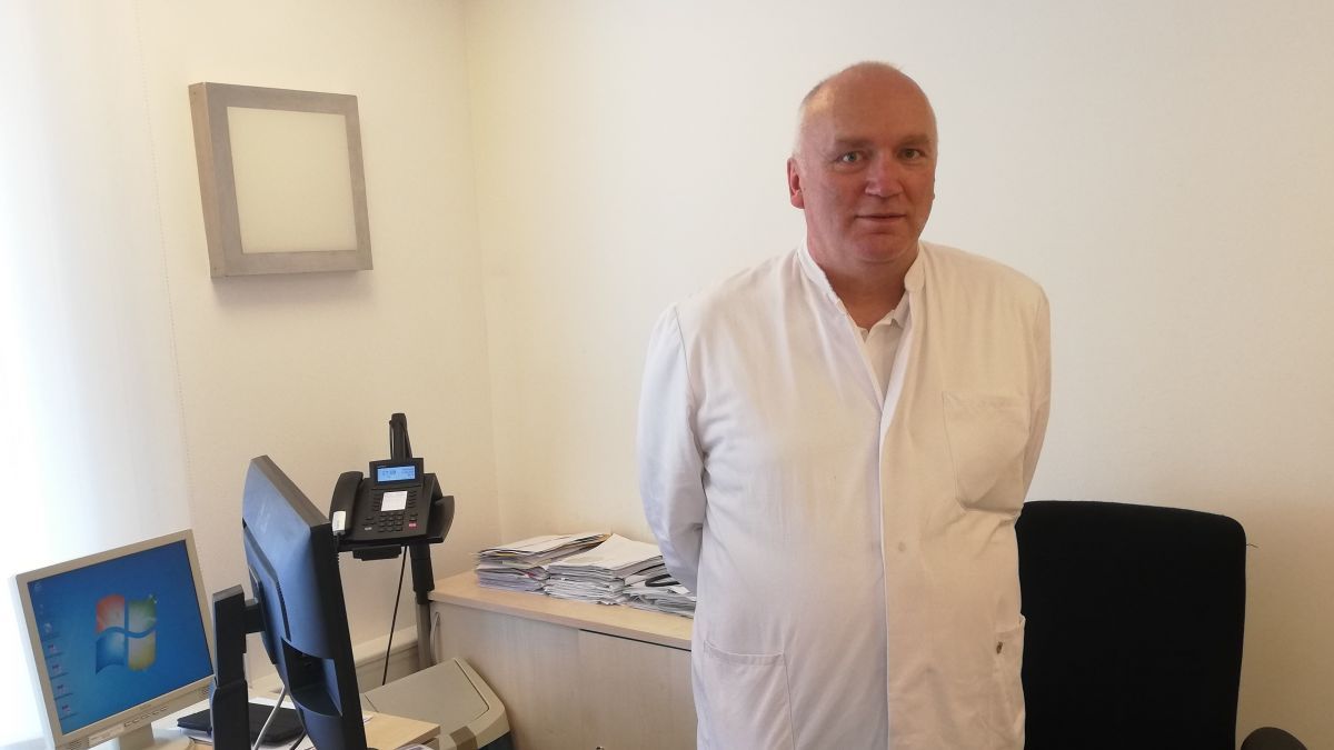 Pneumologe Dr. med. Theodor Lison stand der LokalPlus-Redaktion Rede und Antwort von Adam Fox
